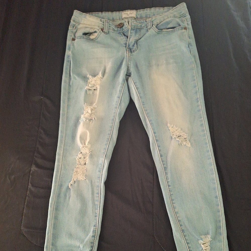 GOGO Jeans USA| WOMEN'S LIGHT BLUE DISTRESSED SKINNY JEANS SIZE 3